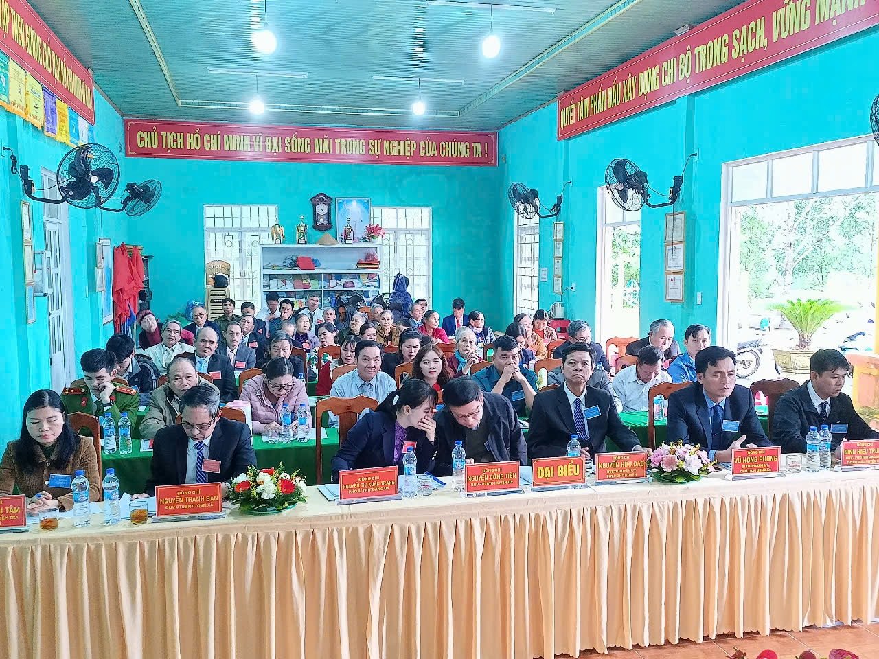 ทัศนียภาพการประชุมใหญ่พรรคหมู่บ้านดึ๊กฟู ภาพถ่ายโดย วี.พี.