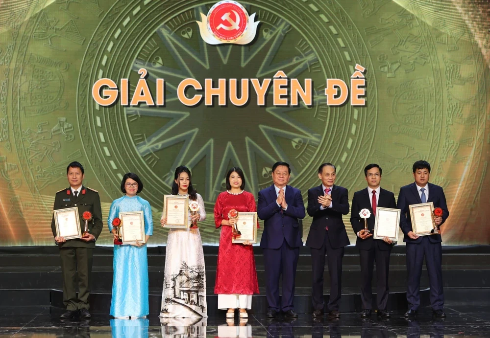 Hai Duong Newspaper wins high prize at Golden Hammer and Sickle Award for second consecutive year