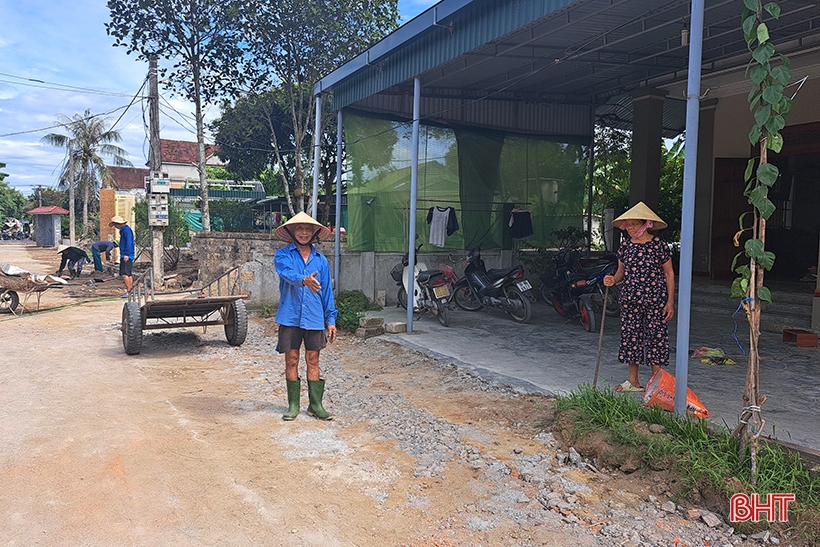 The story of donating land to open a road in the most difficult commune of Nghi Xuan district