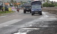 National Highway 1A through Khanh Hoa is completely damaged.