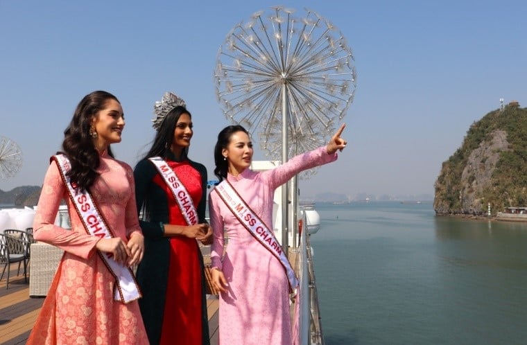 Top 3 Miss Charm 2024 fait la promotion du tourisme dans la baie d'Ha Long