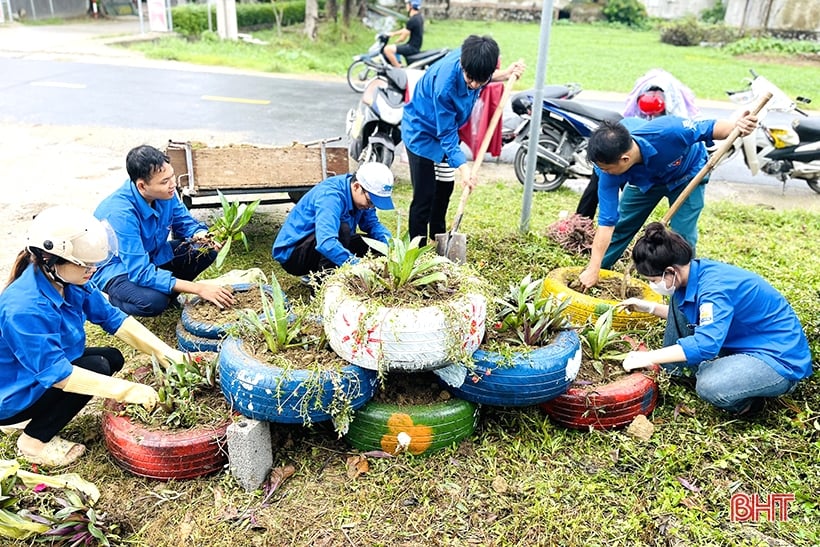 សមាជិកសម្ព័ន្ធយុវជន Ha Tinh ជាង 4,000 នាក់បានឆ្លើយតបទៅនឹងថ្ងៃអាទិត្យបៃតងលើកទី 4