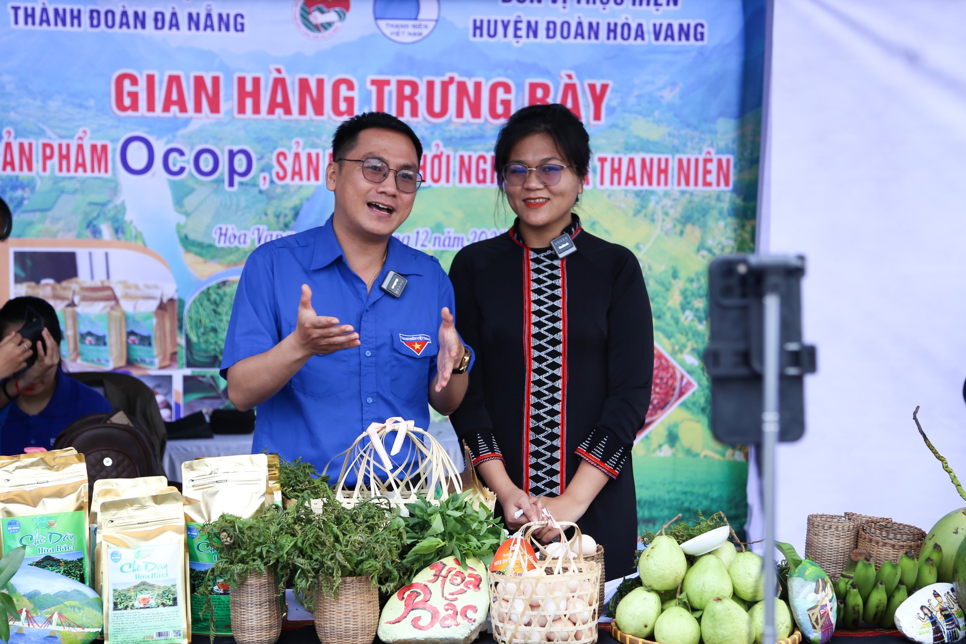 Sesión animada de transmisión en vivo de productos agrícolas para jóvenes en Da Nang, foto 8