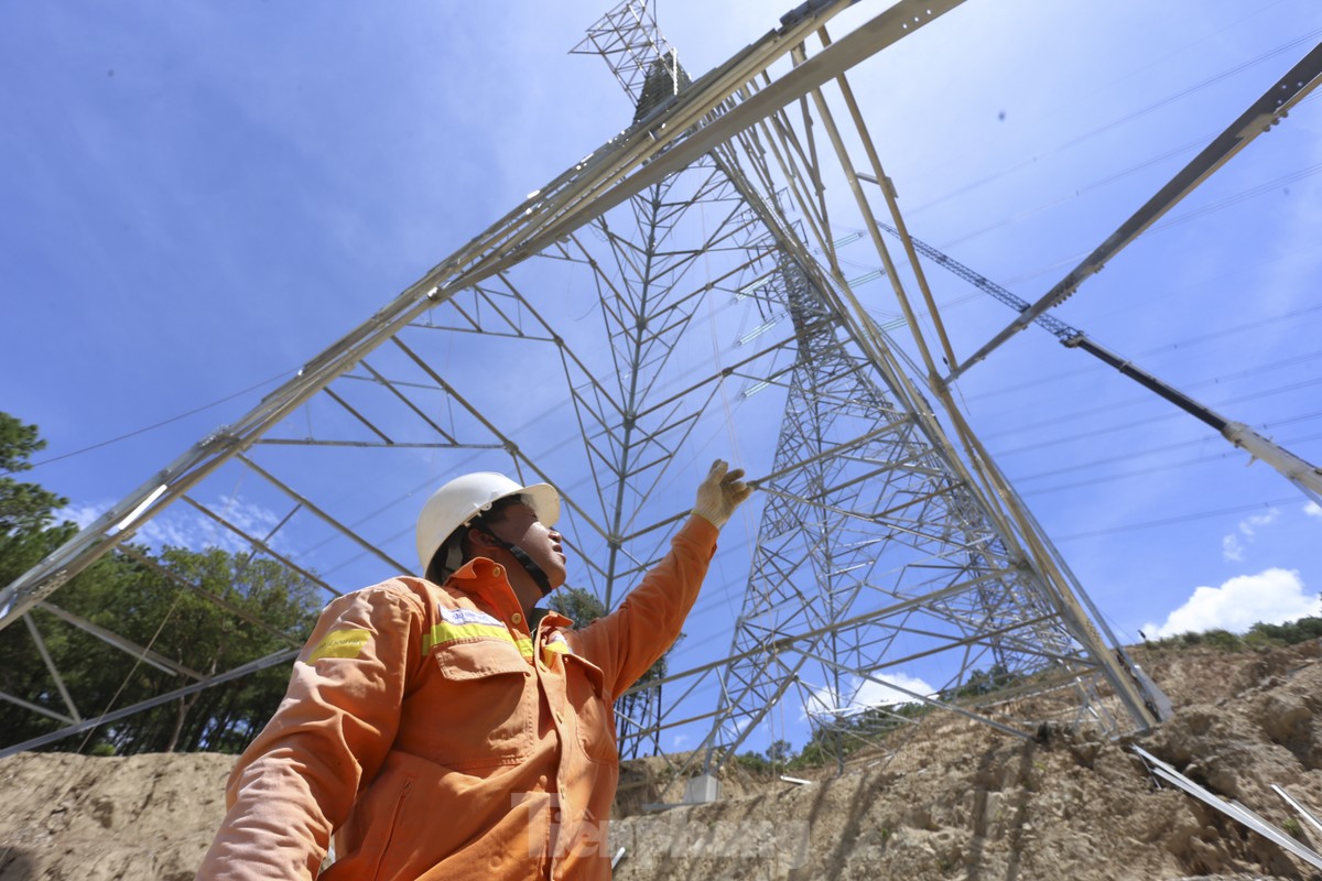 Panorama der 500-kV-Leitung 3 durch Ha Tinh vor der Ziellinie Foto 4