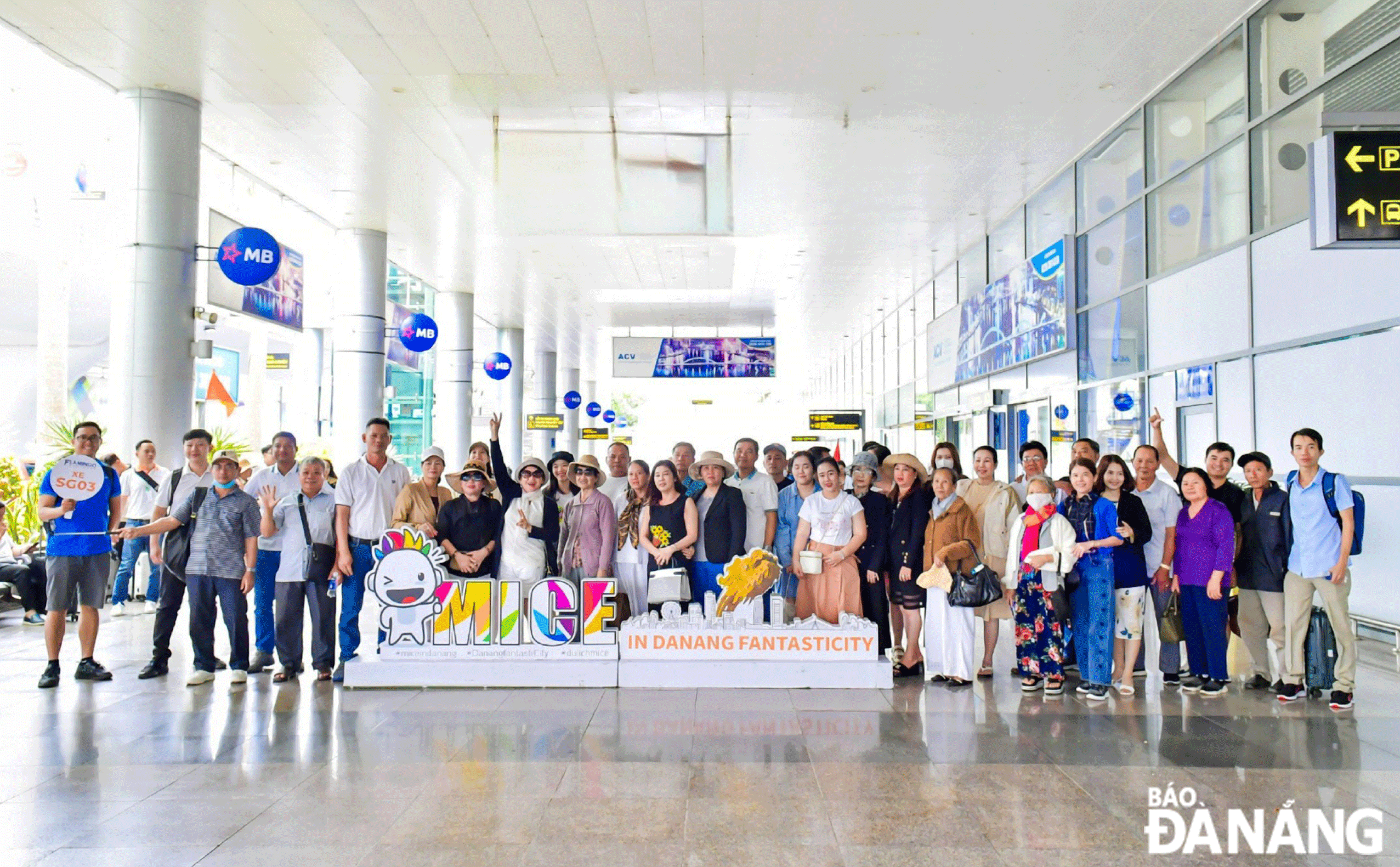 MICE guests were welcomed at Da Nang International Airport. Photo: THU HA