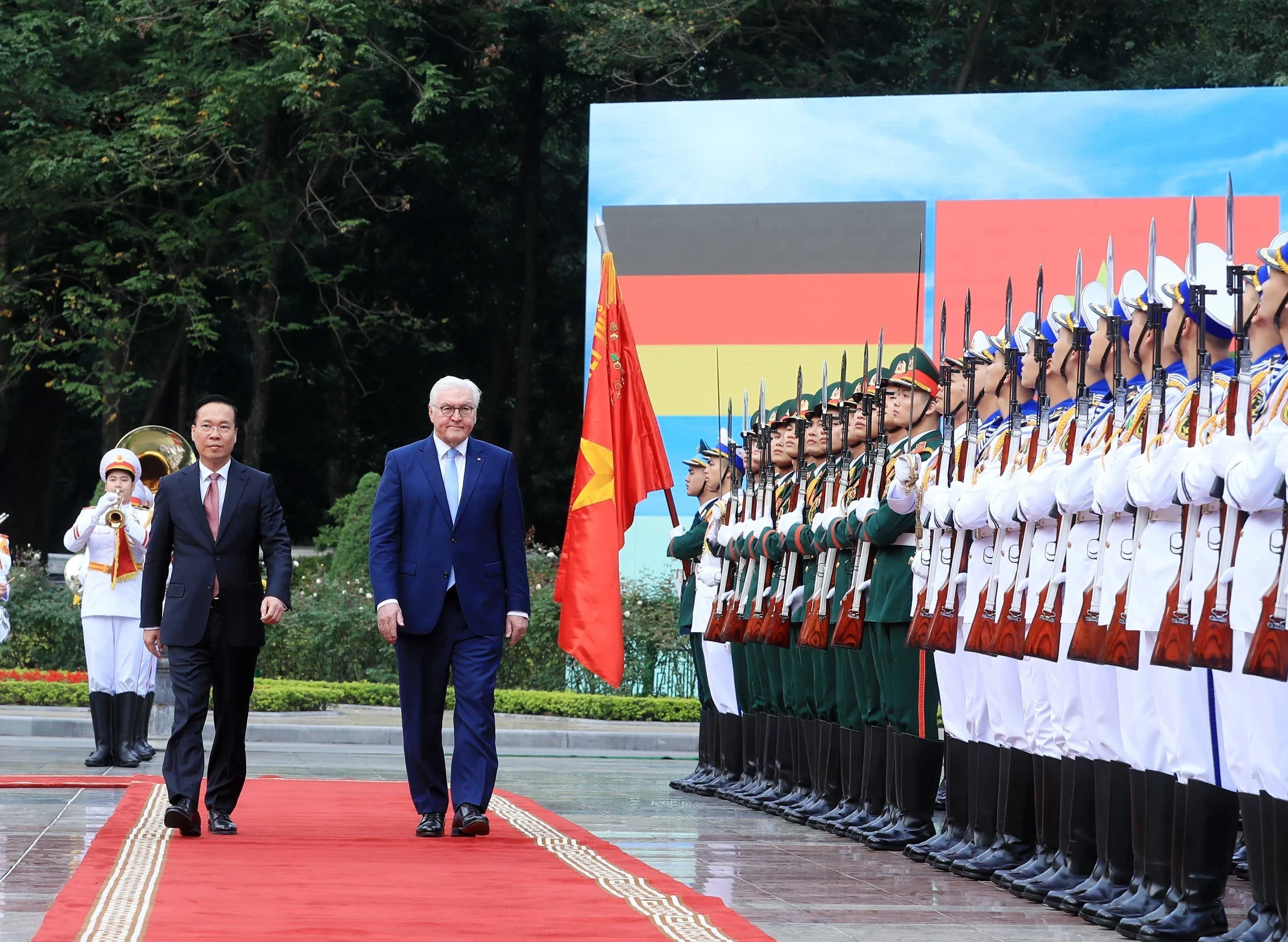 Welcoming Ceremony for the German President and his wife on a State visit to Vietnam