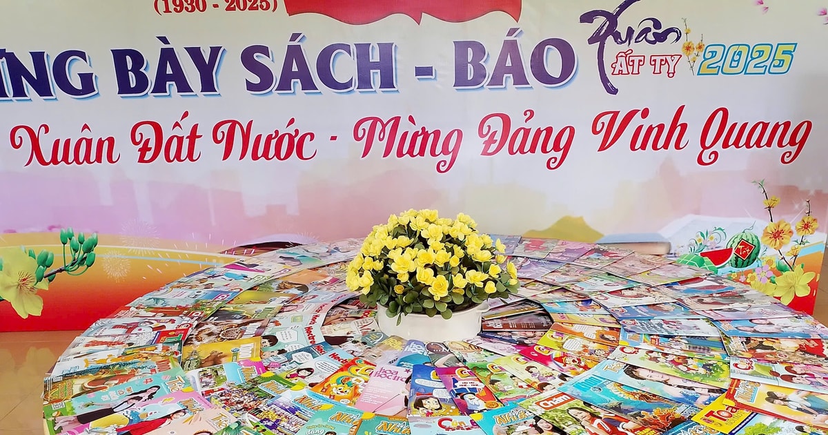 Quang Nam Library displays books and newspapers celebrating the Party