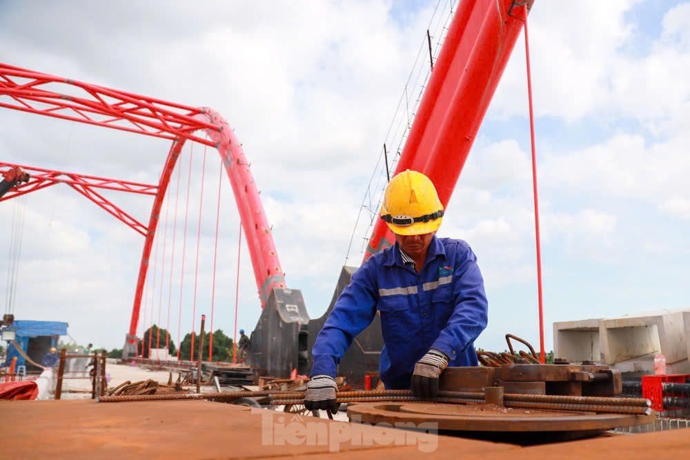 El primer puente de arco de acero en Quang Ngai está listo para abrir al tráfico a finales de año, foto 15