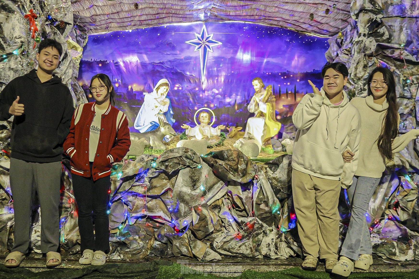 ダナンの大きな教会はクリスマスを迎えるのにとても美しいです。写真3