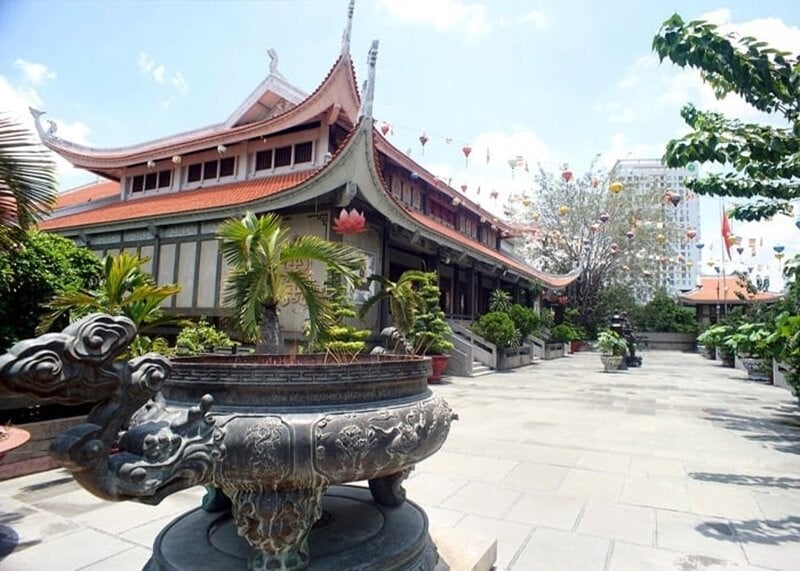 Vinh Nghiem Pagoda.