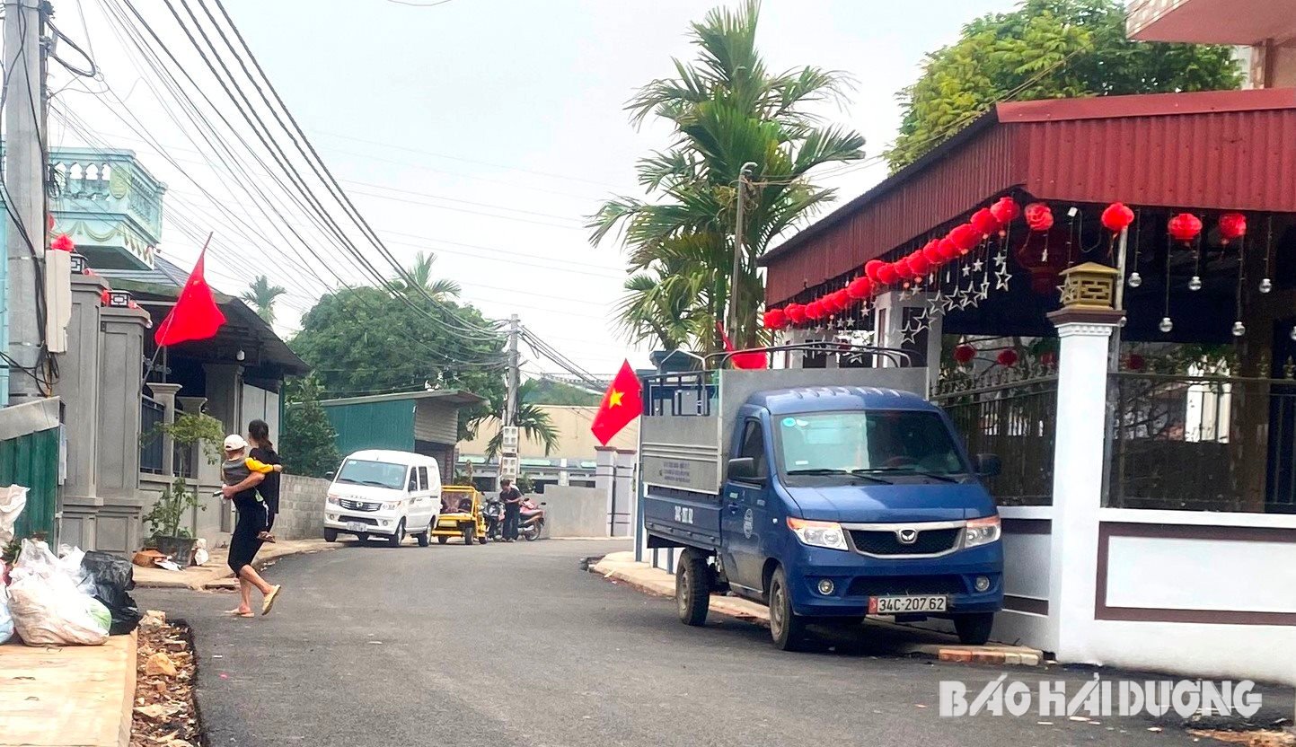 The main road of Do Trung village, Cao An commune (Cam Giang) has just been widened to 5-6m.