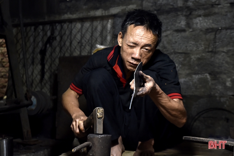 Trung Luong blacksmith village resounds with the sound of hammers