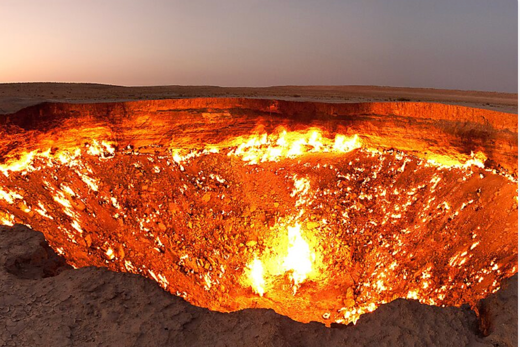 Geheimnisvolles feuriges „Tor zur Hölle“ in Turkmenistan