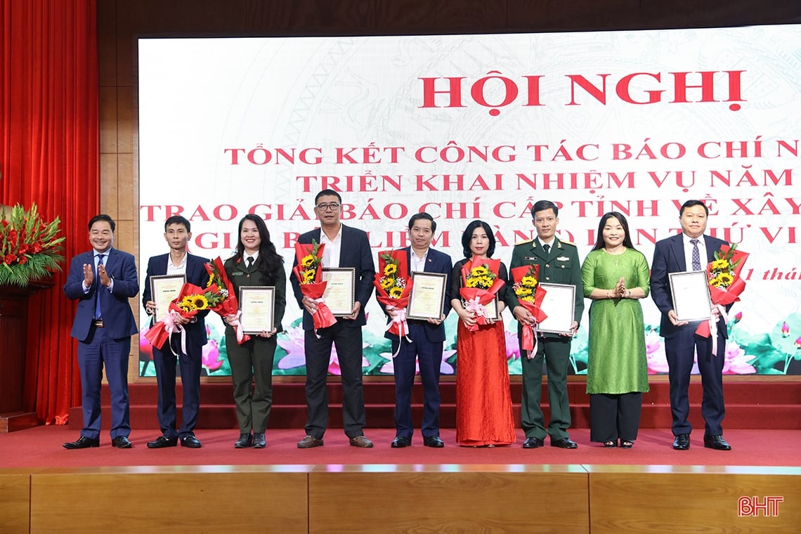 Ha Tinh awarded 27 works that won the 2023 Golden Hammer and Sickle Award