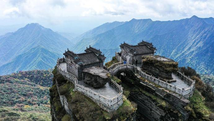 In den letzten 500 Jahren wurde der Tempel auf dem Gipfel des Phan Tinh viele Male restauriert und verstärkt, um der Witterung und den rauen Umgebungsbedingungen in großer Höhe standzuhalten. Der Tempel behält jedoch immer noch seine ursprüngliche architektonische Form.