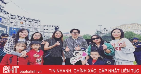 Người dân Hà Tĩnh xuống phố sẵn sàng “đếm ngược” chào năm mới