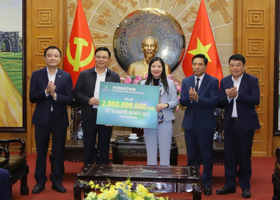 Le secrétaire provincial du Parti, Nguyen Doan Anh, a reçu les dirigeants du groupe national vietnamien du pétrole et du gaz