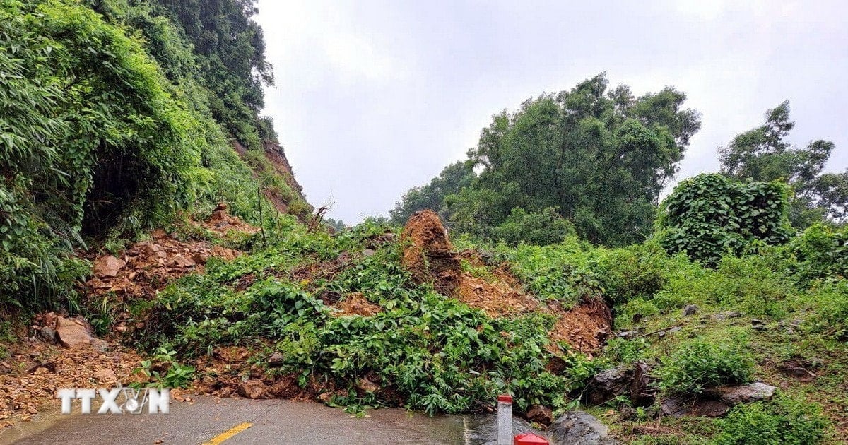 Quang Binh repariert und öffnet nach Überschwemmungen dringend Nationalstraßen