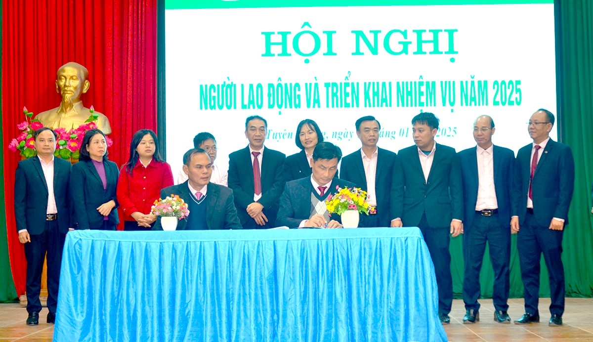 NHCSXH Chi nhánh tỉnh Tuyên Quang ký giao ước thi đua năm 2025