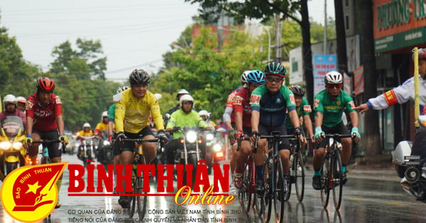 Coup d'envoi de la course cycliste amateur de Binh Thuan