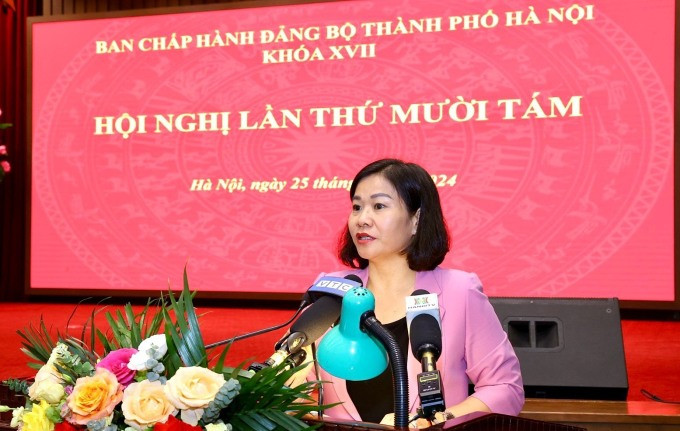 Bà Nguyễn Thị Tuyến, Phó Bí thư Thường trực Thành ủy Hà Nôị phát biểu khai mạc Hội nghj Ban chấp hành Đảng bộ thành phố, sáng 25/6. Ảnh: Hoàng Phong