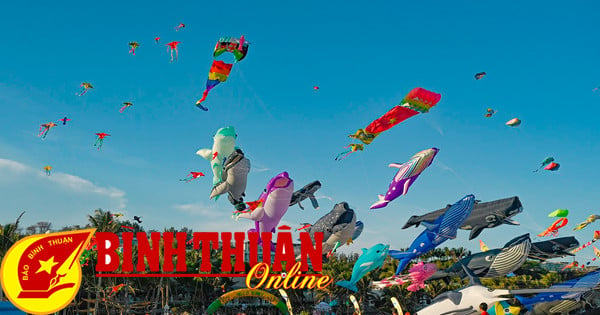 Khá đông du khách đến với biển Phan Thiết