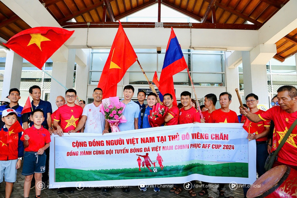 Đội tuyển Việt Nam tới Lào, sẵn sàng cho AFF Cup 2024 - 4