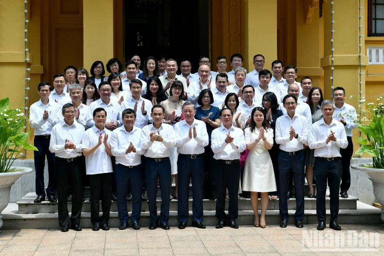 外交は第13回党大会決議の成功的な実施に貢献する 写真1