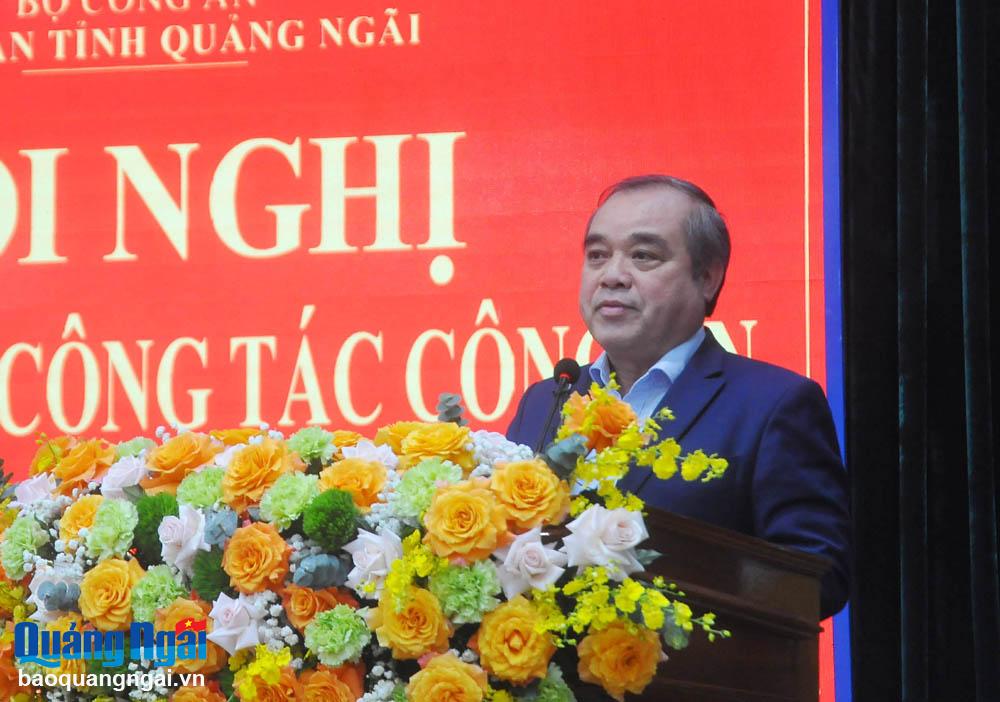 นาย Tran Hoang Tuan รองประธานคณะกรรมการประชาชนจังหวัดถาวรกล่าวในการประชุม