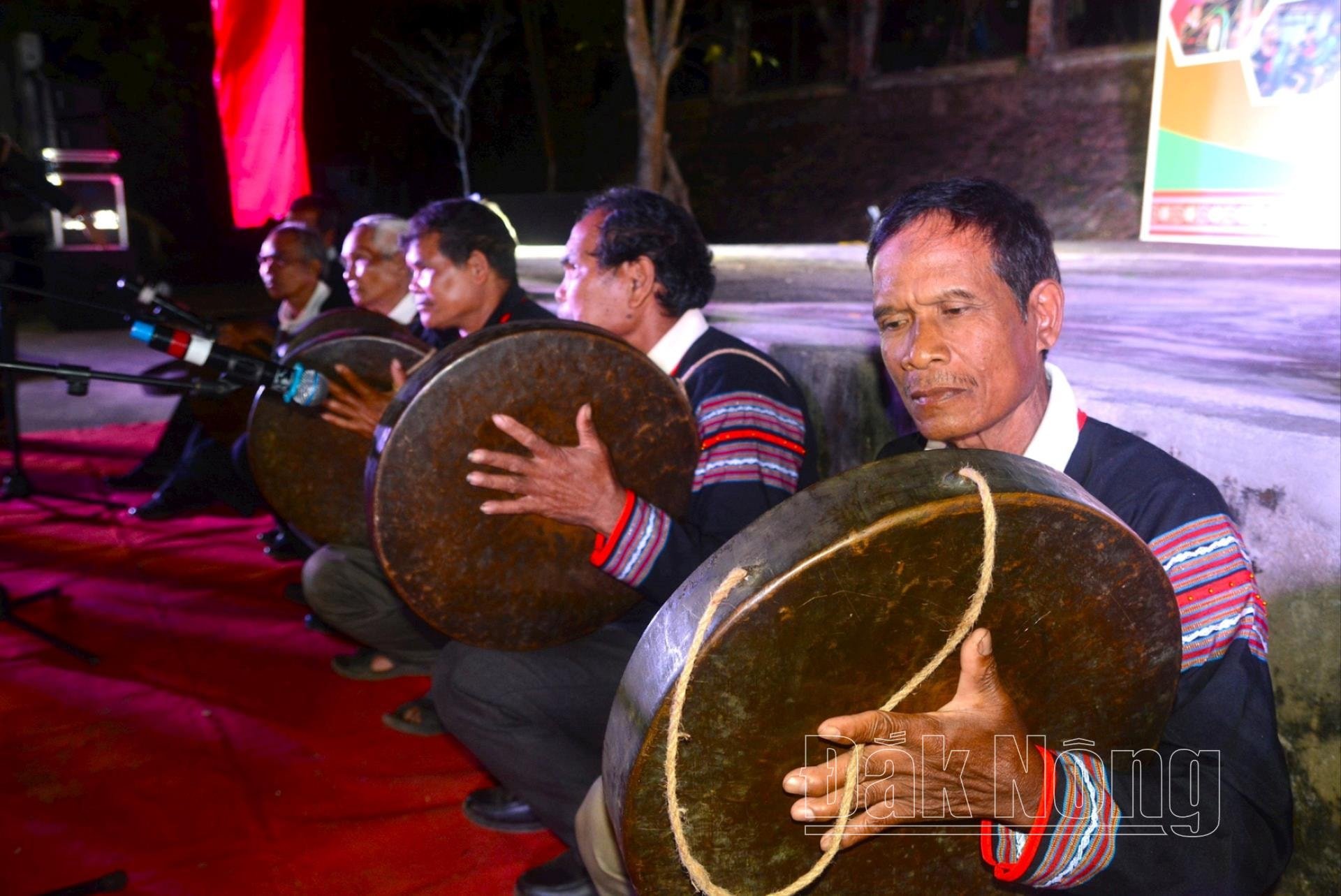 Đồng bào Ê đê Cư Jút càng vinh dự và tự hào giữ gìn khi cồng chiêng Tây Nguyên được UNESCO công nhận là kiệt tác văn hóa phi vật thể và truyền khẩu của nhân loại