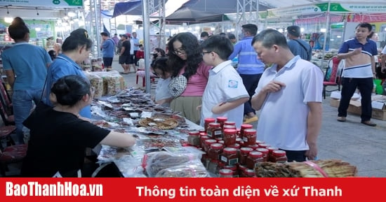 Doanh số bán hàng Khu trưng bày, giới thiệu nông sản, thực phẩm an toàn tỉnh Thanh Hoá đạt khoảng 18,5 tỷ đồng