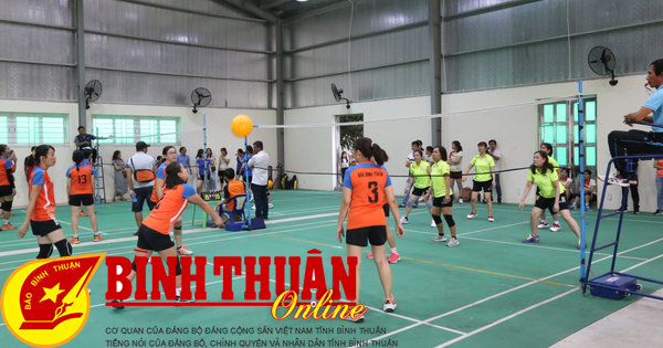 Primera Copa de periódicos Binh Thuan Intercambio de voleibol femenino