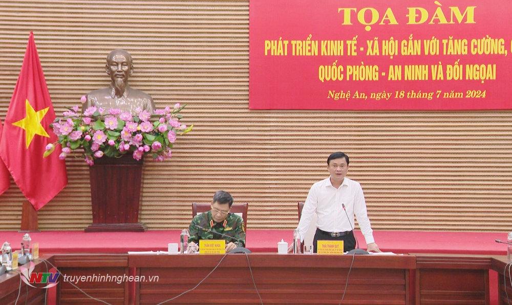 El secretario del Partido Provincial de Nghe An, Thai Thanh Quy, habló en el seminario.