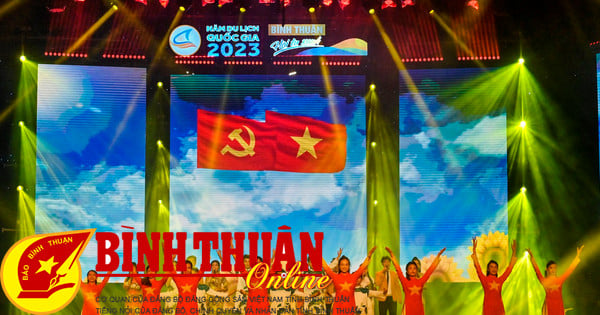 Magnificent Art Program "Binh Thuan Welcomes the Future"