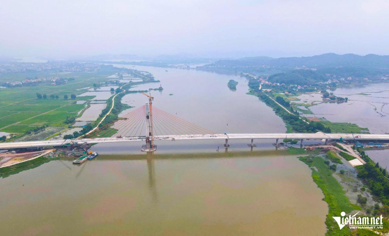 W-Vietnamese Bridge 26_14.JPG.jpg