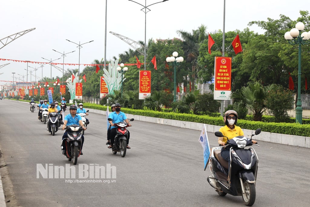 Gia Viễn ra quân tuyên truyền vận động nhân dân tham gia BHXH tự nguyện BHYT toàn dân