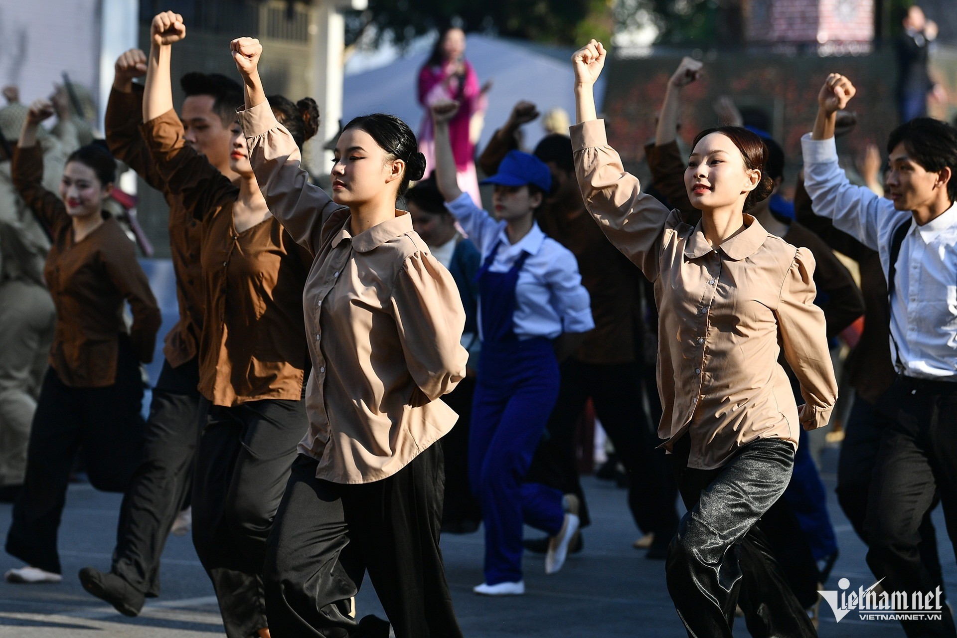 호안끼엠 호수에서 8,000명이 모여 수도 해방 기념일을 라이브로 연출한 감동의 순간 사진 7