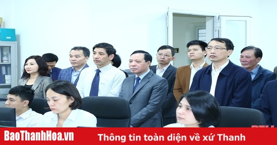 Le secrétaire adjoint permanent du Comité provincial du Parti, Lai The Nguyen, a rendu visite et souhaité la nouvelle année aux unités en service pendant la nouvelle année.