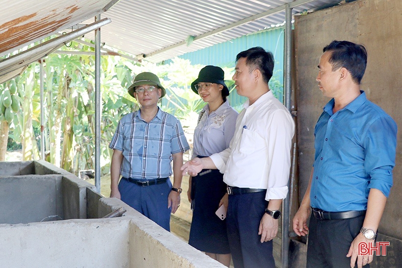 Quang Tri province delegation visits Cam Xuyen new rural district