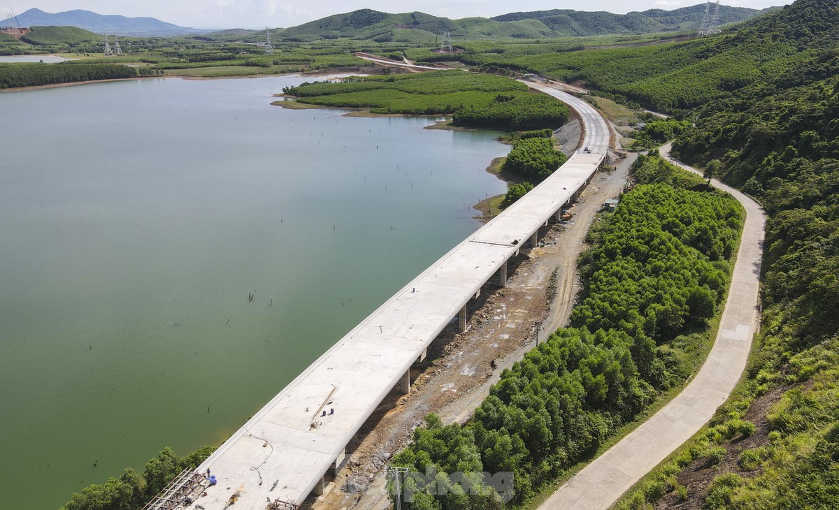 La forma de la autopista de 12.500 mil millones de VND que pasa por Ha Tinh (foto 8)