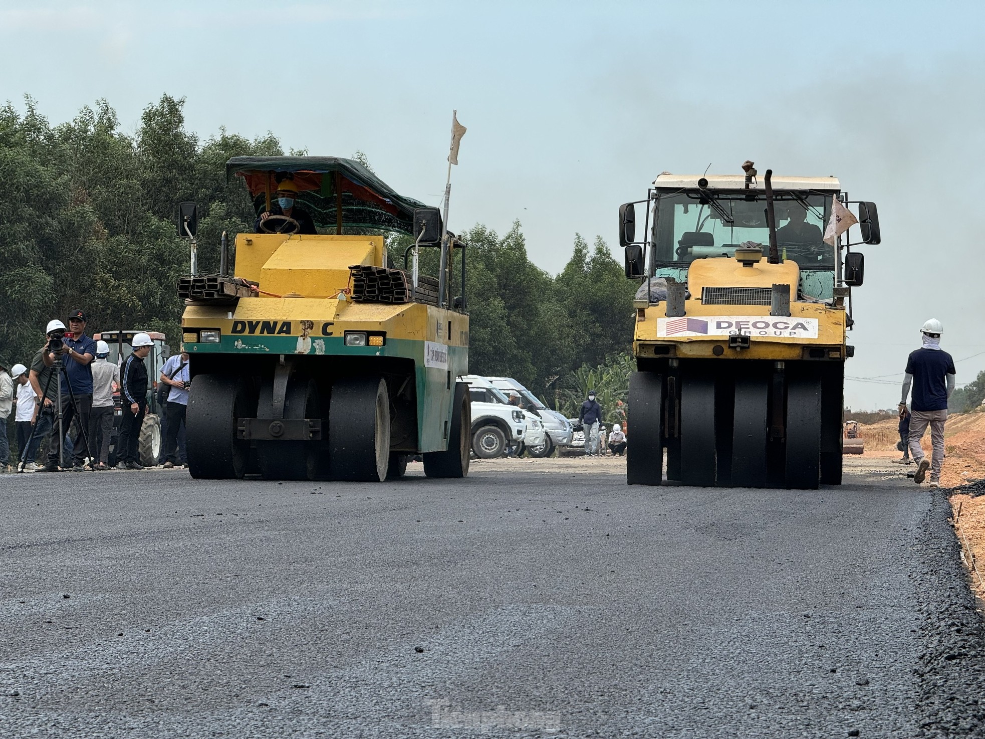 Почти 6000 человек и техники, 50 строительных бригад на скоростной автомагистрали Куангнгай - Хоай Нхон, фото 7