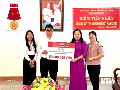 Agribank Ninh Thuan : 50 millions de VND ont été sponsorisés pour construire des maisons pour les pauvres