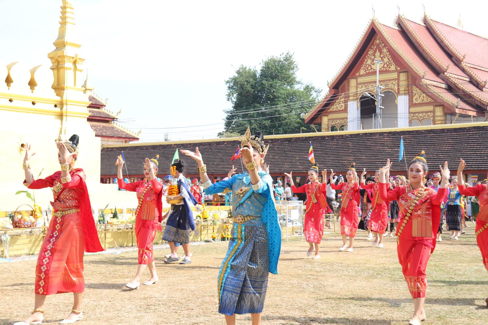 Les Laotiens célèbrent le festival That Luang