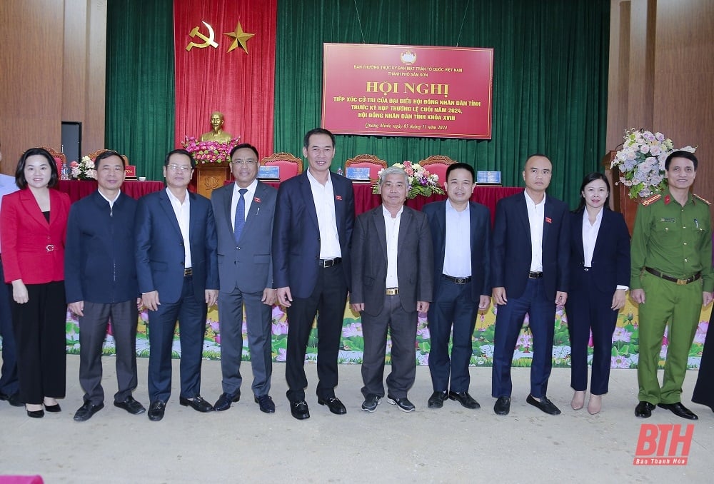 Deputy Secretary of the Provincial Party Committee Trinh Tuan Sinh met with voters of Sam Son City