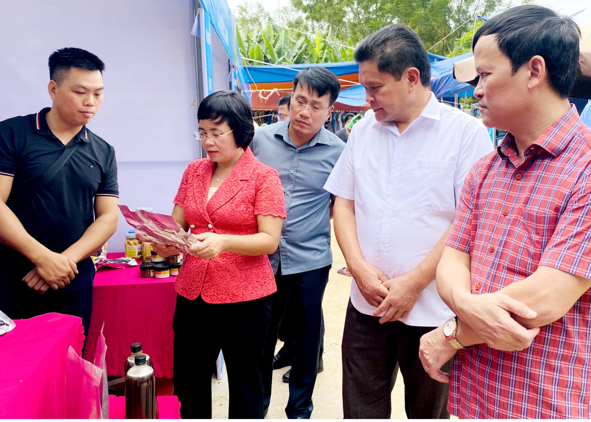 Die Messe zur Einfuhr vietnamesischer Waren in die Bergregionen der Gemeinde Bach Ngoc findet vom 9. bis 12. Oktober 2023 statt.