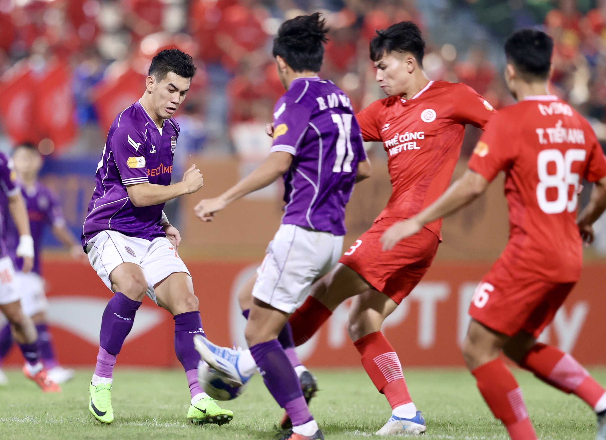 Lịch thi đấu V-League hôm nay: Đại chiến Bình Dương - Nam Định, ngôi đầu đổi chủ?- Ảnh 1.