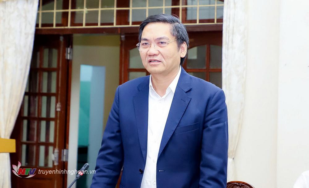 Le secrétaire adjoint permanent du Comité provincial du Parti et président du Conseil populaire provincial, Hoang Nghia Hieu, a pris la parole lors de la réunion.