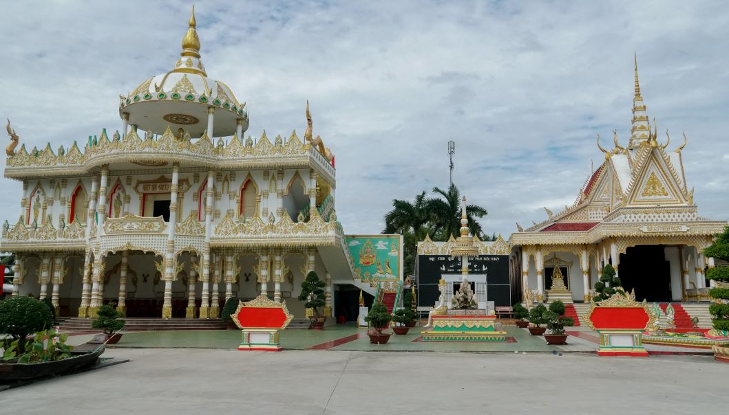 El templo es tan hermoso como un palacio con antigüedades donadas por el pueblo.