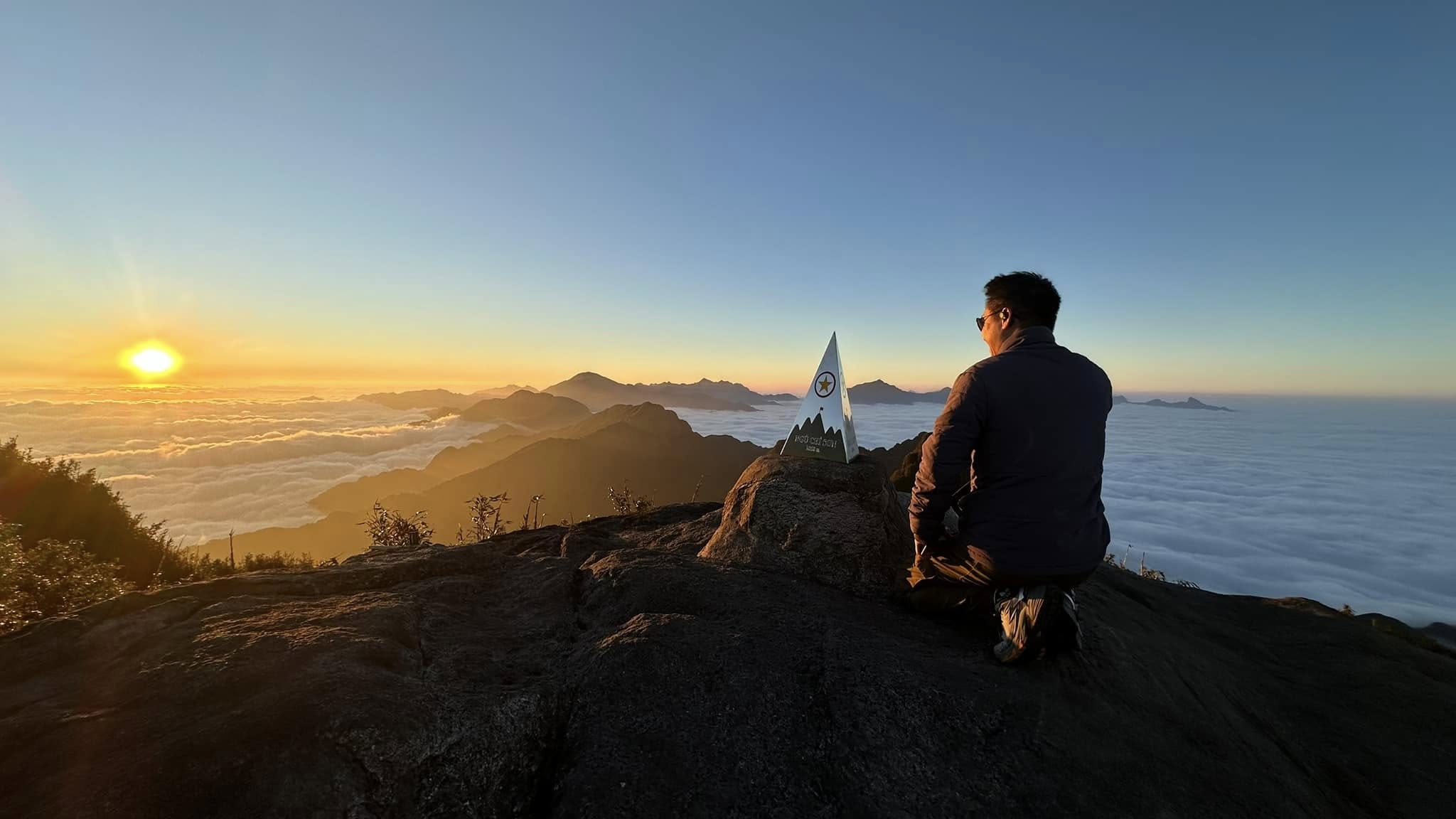 Having been involved in mountain climbing for 12 years, Mr. Le Khac Chieu (Hanoi) still affirms that Ngu Chi Son is a beautiful and impressive mountain but extremely difficult to conquer, especially not suitable for 