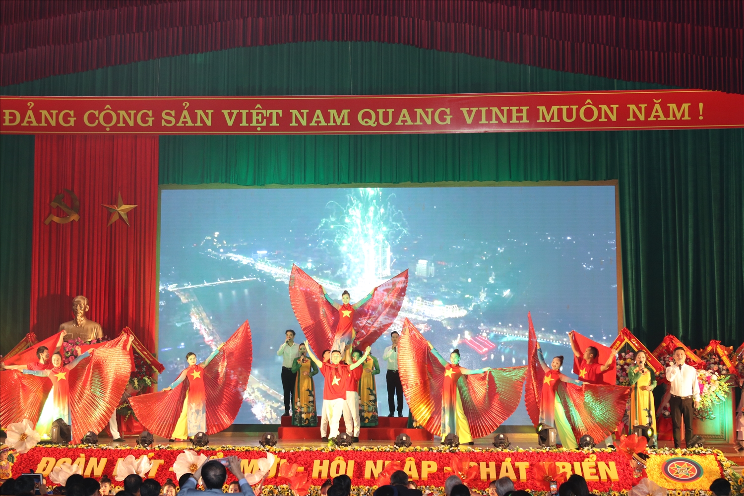 Văn nghệ chào mừng Đại hội